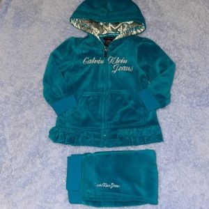 Paris hiltons babies Calvin Klein matching set